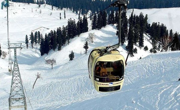 Gundola Ride  Gulmarg    |  Nayab Holidays
